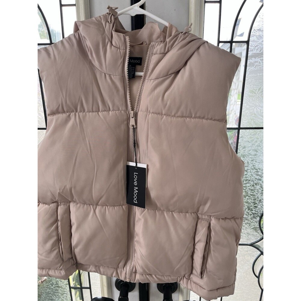 NWT Women’s Vest Puffer Hoodie Medium Cream Lightweight Casual Chic Cozycore